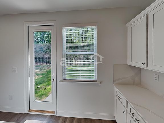 5th image of 900 Carnelian Ln