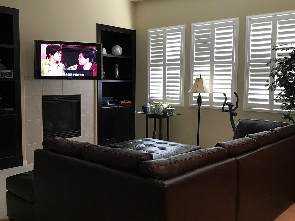 2nd image of 8076 Linda Isle Ln