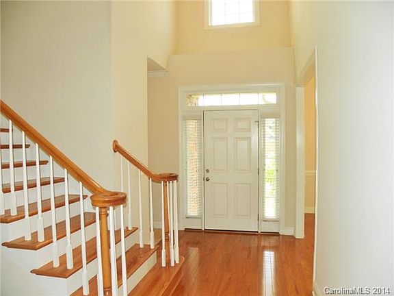 4th image of 17003 Chesterfield Dr