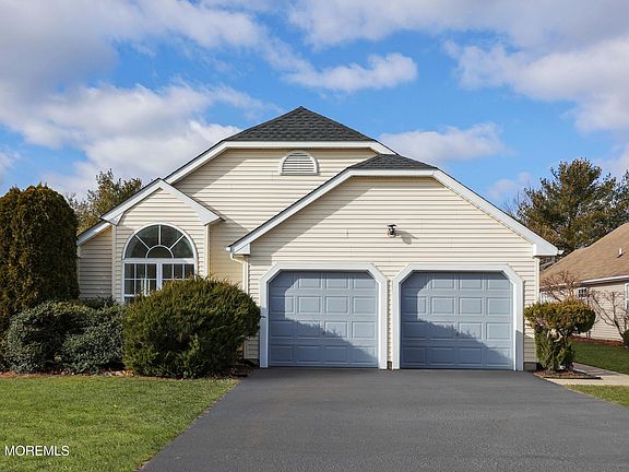 3rd image of 2425 Woodbine Lane
