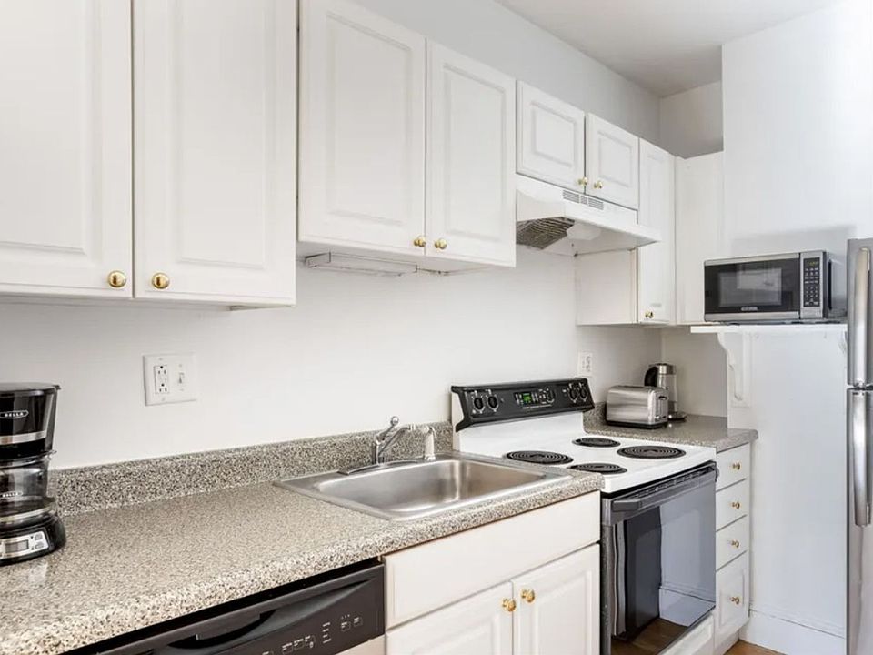 1st image of 16 Derne St #4B