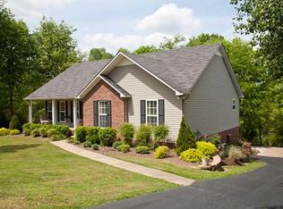 1101 Confederate Dr, Columbia, TN 38401