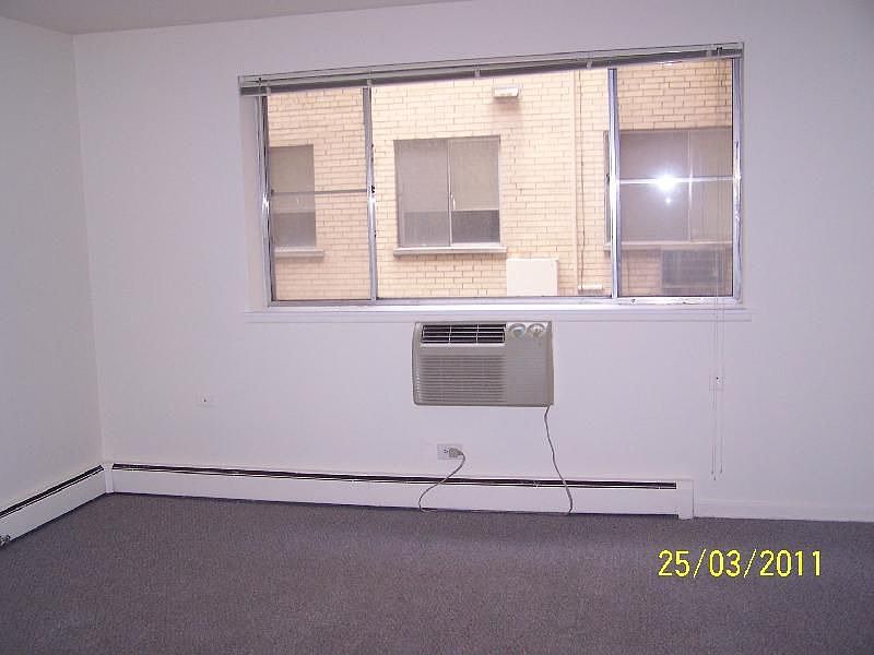 2nd image of 540 W Roscoe St APT 170