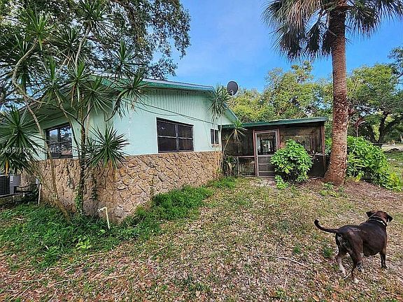 3rd image of 23261 Tuckahoe Rd