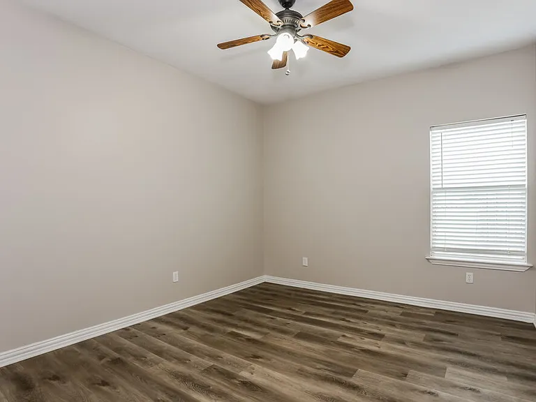 2407 Creekwood St — Photo 13