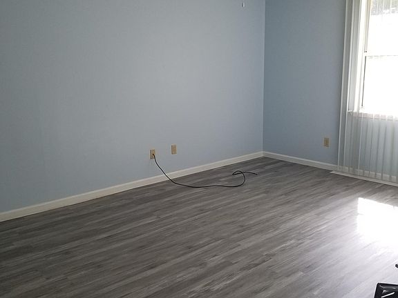 5th image of 1411 Baymeadows Dr #B