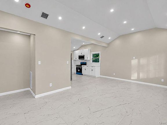 3rd image of 7 Surrey Road
