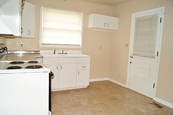 3rd image of 4211 Mem Pkwy N
