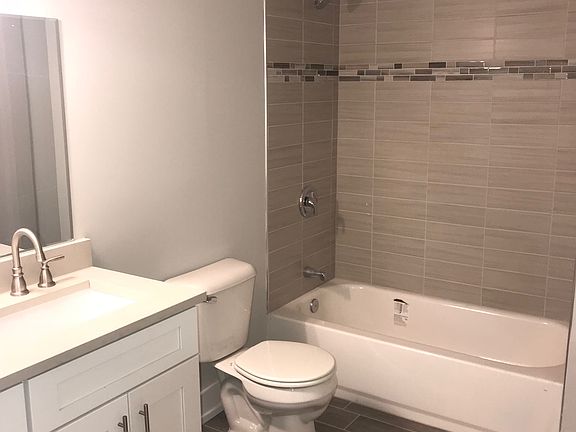 5th image of 1417 W Warner Ave #1