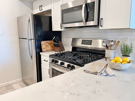 4th image of 3008 N 39th St APT 1