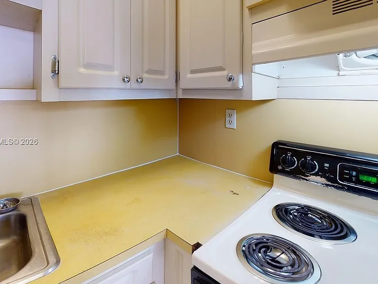 1955 NE 135th St #301 — Photo 11
