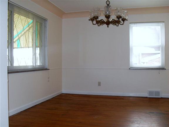 3rd image of 6601 Elwynne Dr