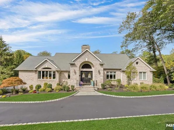 11 Timberlane Rd, Upper Saddle River, NJ 07458