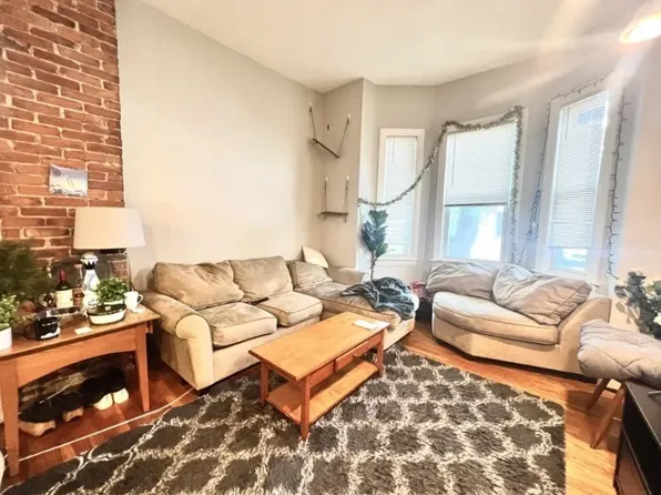 216 Columbia St #1, Cambridge, MA 02139