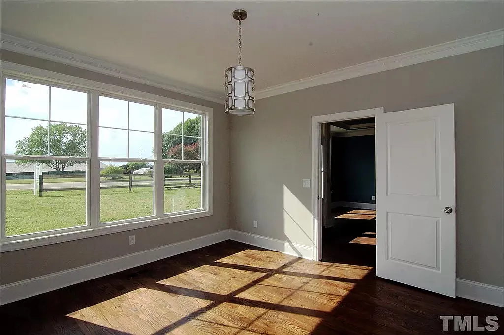 4 bed, 2537 sqft, $2,900 — Photo 2