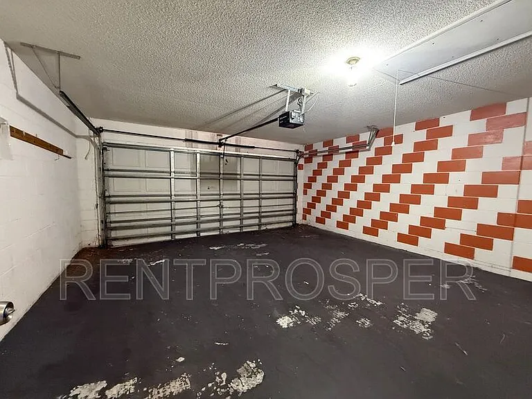 220 Canterbury Ct — Photo 17
