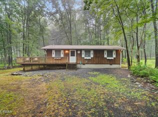 1081 Maple Lake Dr, Bushkill, PA 18324