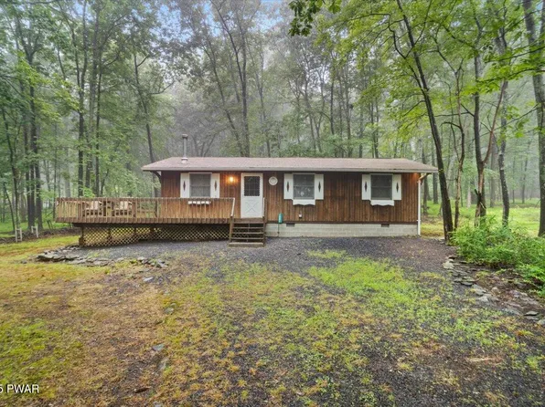 1081 Maple Lake Dr, Bushkill, PA 18324