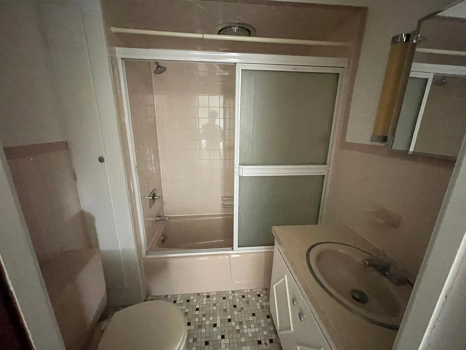 1 bed, 800 sqft, $1,300 — Photo 3