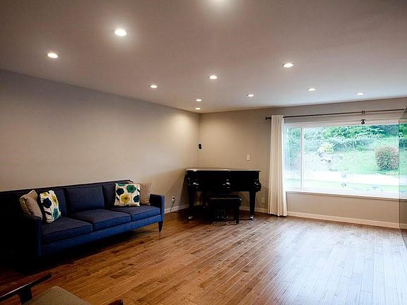 2nd image of 131 Canterbury Ave