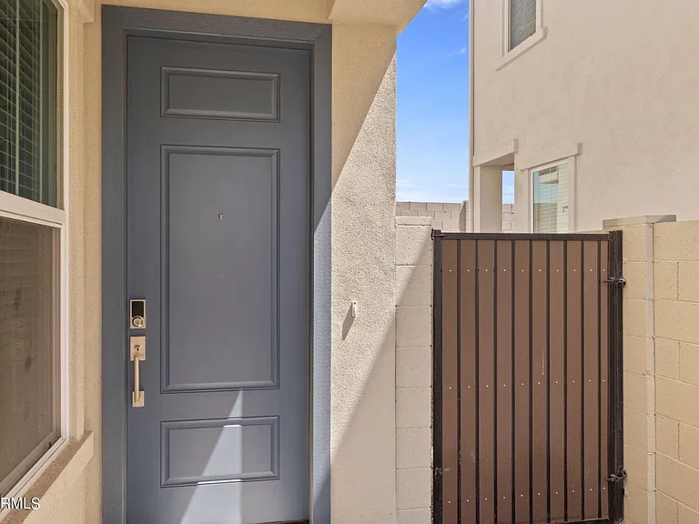 5042 E Anderson Dr — Photo 3