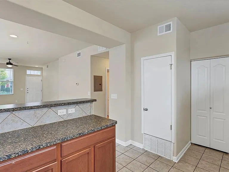 334 Newberry Main Cv — Photo 18