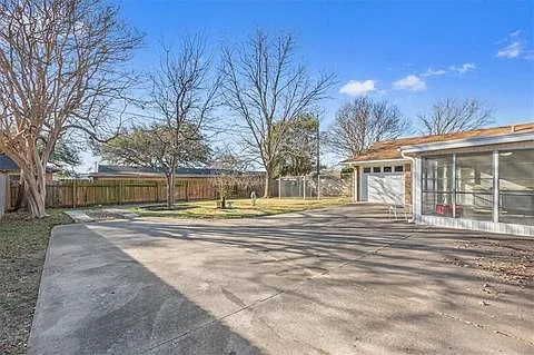 5324 Lake Lindenwood Dr — Photo 25