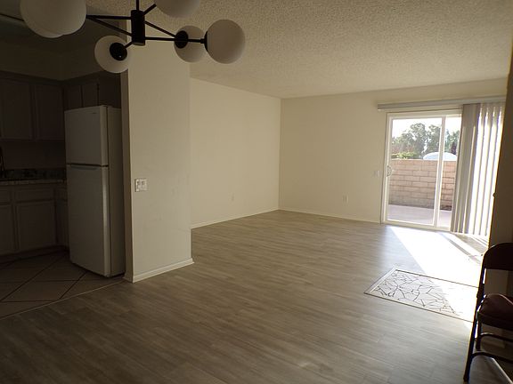 3rd image of 1442 S Sunflower Cir