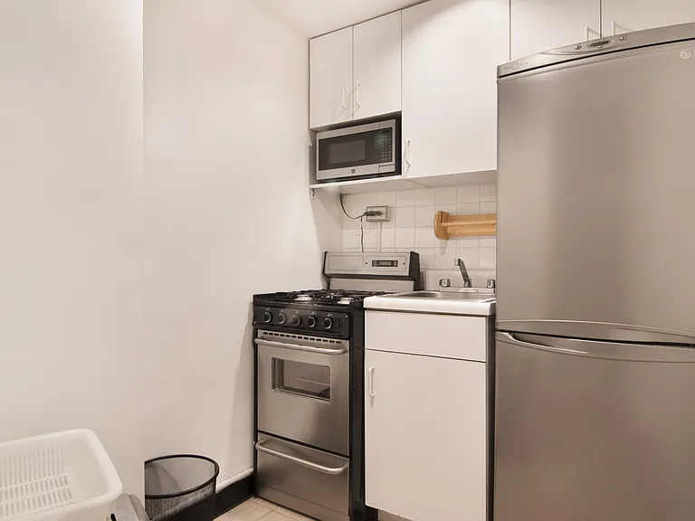 145 W 58th St #11B — Photo 5