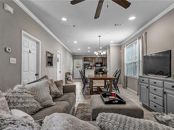 3rd image of 802 Fairview Ave