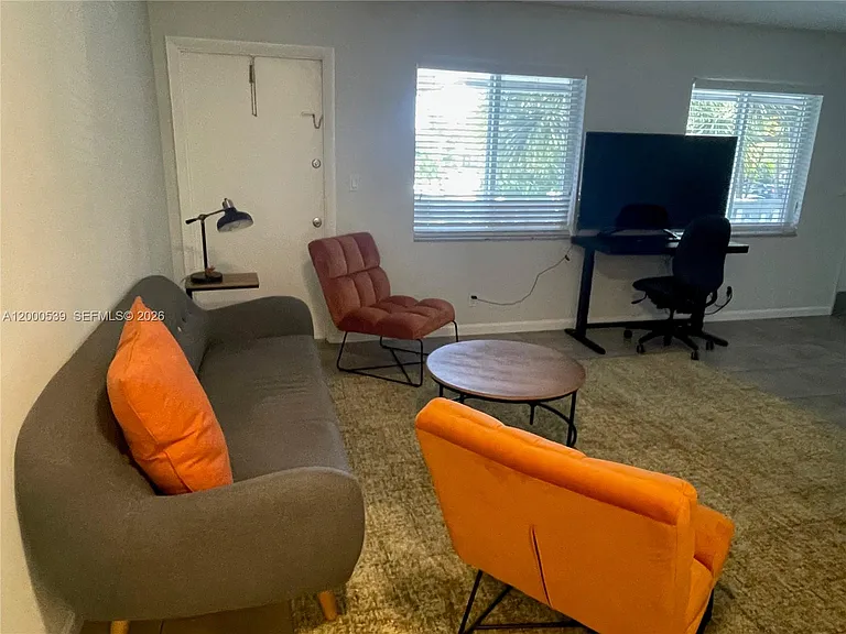 2616 NE 14th Ave #6 — Photo 6