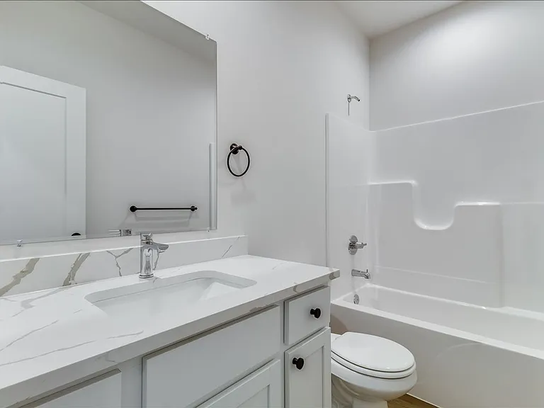 5069 N Vassar St — Photo 17