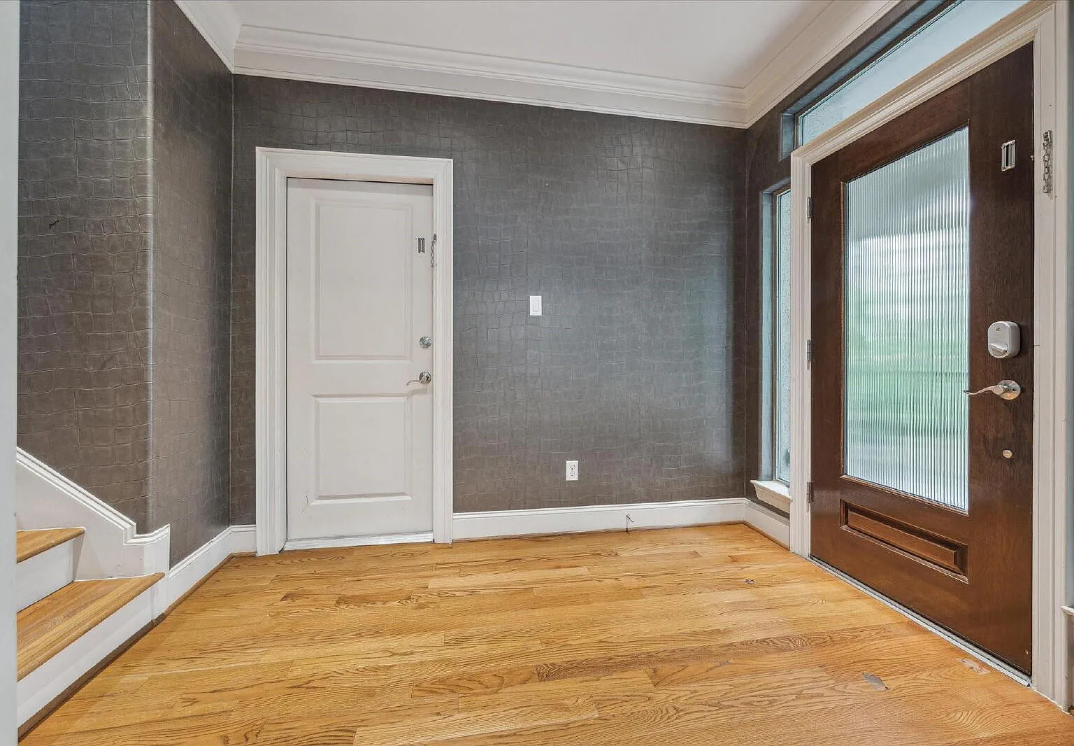 3 bed, 3.5 bath, 2509 sqft, $3,200 — Photo 3