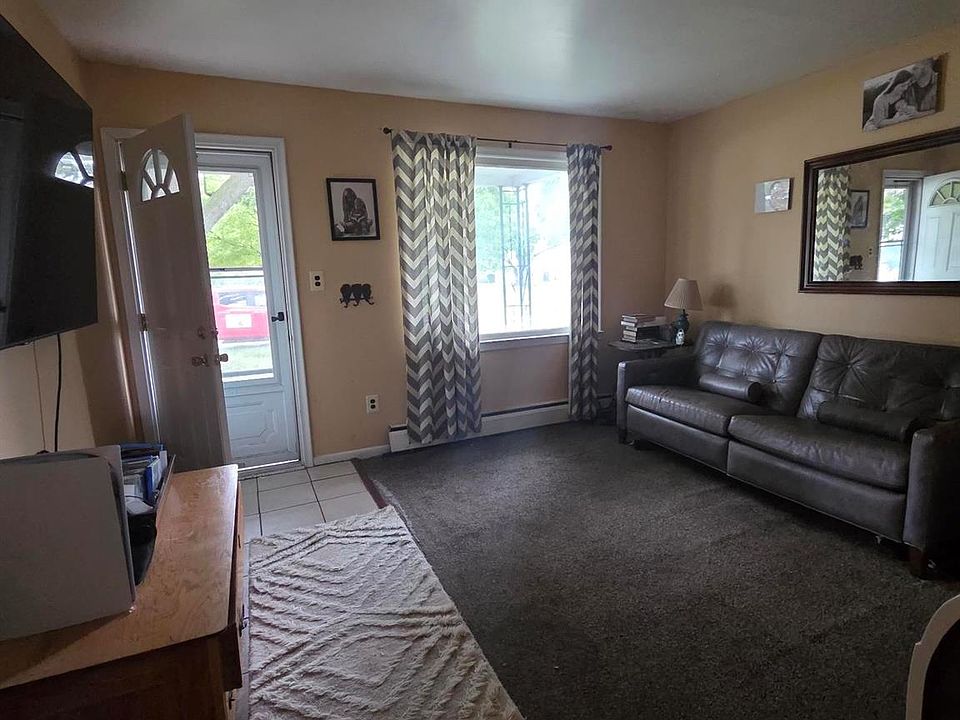 18047 Eastland St, photo 5