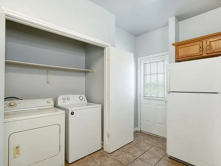 2802 Southampton Way — Photo 6