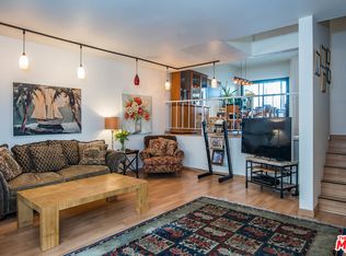 18242 Burbank Blvd UNIT 3, Tarzana, CA