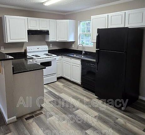 3rd image of 4675 Lois Dr
