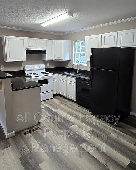 4675 Lois Dr — Photo 3