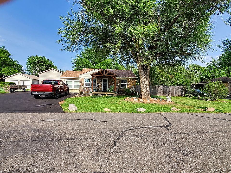 1st image of 412 S Fox Dr