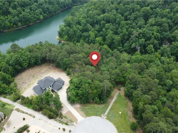 4 Edgewater Rd, Rogers, AR 72756