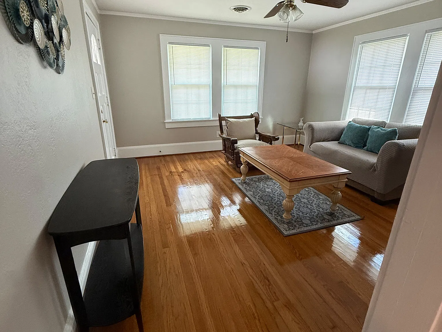 3 bed, 1036 sqft, $1,350 — Photo 3