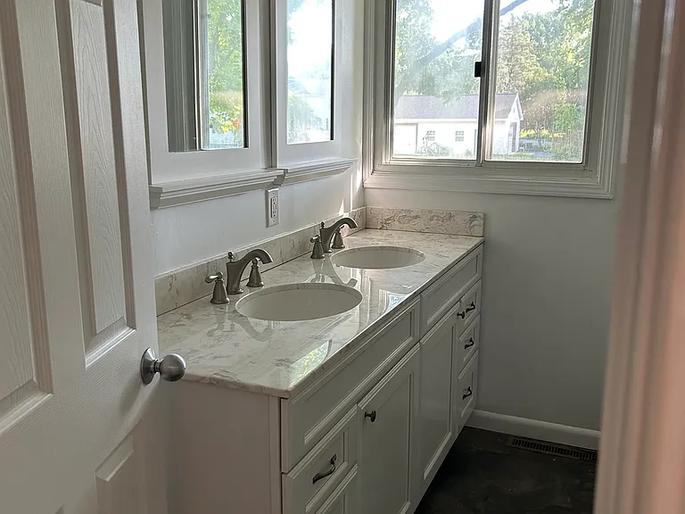 48 Isham Ave — Photo 5