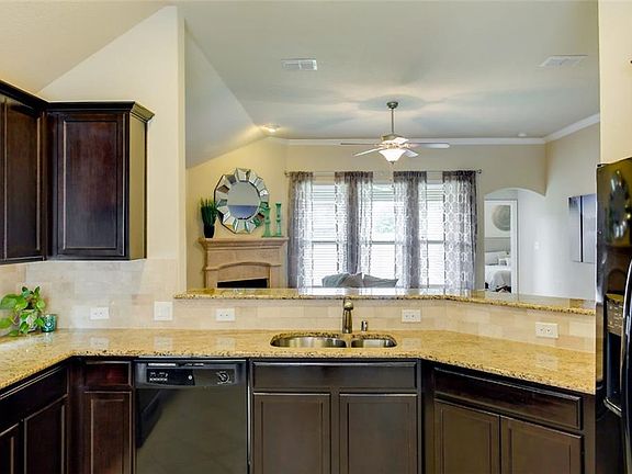5th image of 1713 Medina Ln