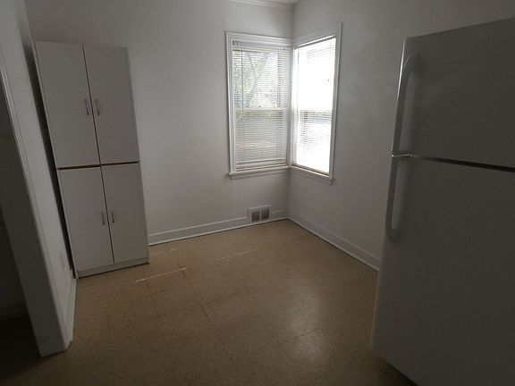 5th image of 419 Barron Blvd