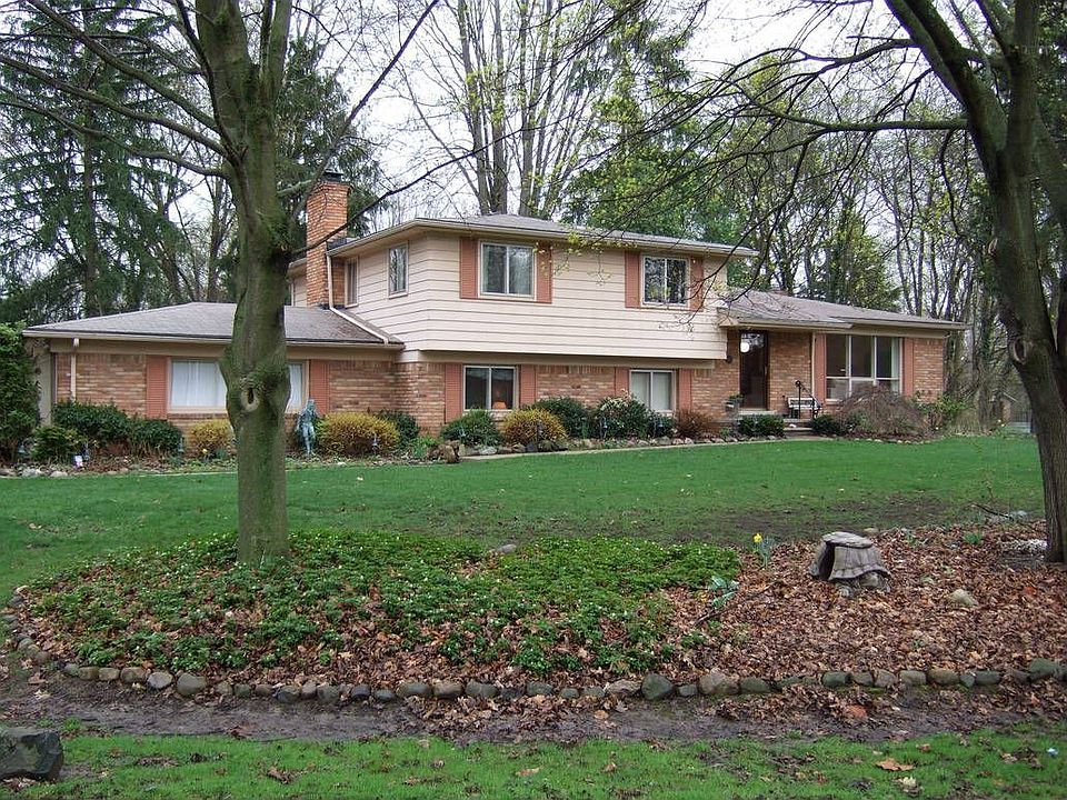 2nd image of 788 Robinhood Cir