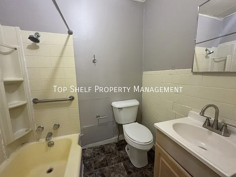 1036 22nd St #2 — Photo 5