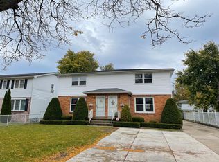 72 W Summerset Ln, Buffalo, NY 14228