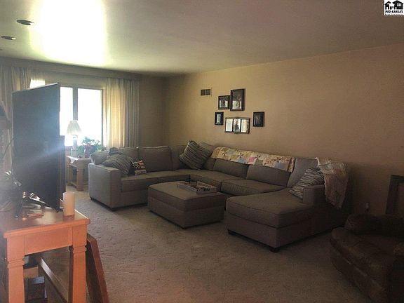 3rd image of 906 Champa St
