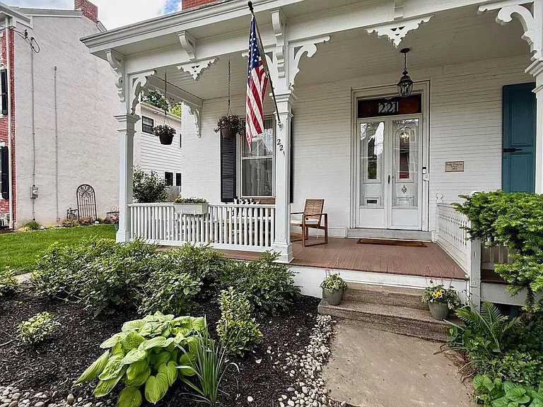 221 W Court St — Photo 1