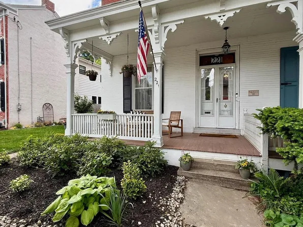 221 W Court St, Doylestown, PA 18901